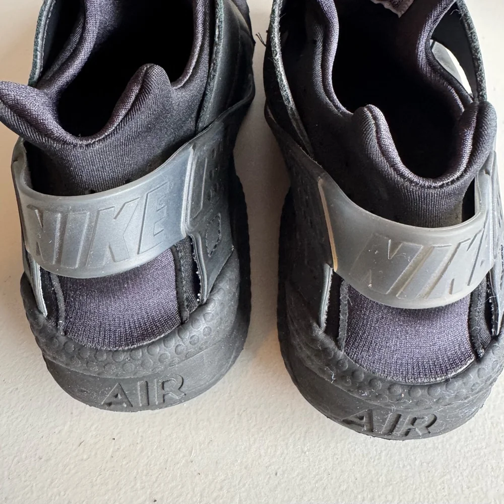 Nike Air Huarache Triple Black Sneakers size 13